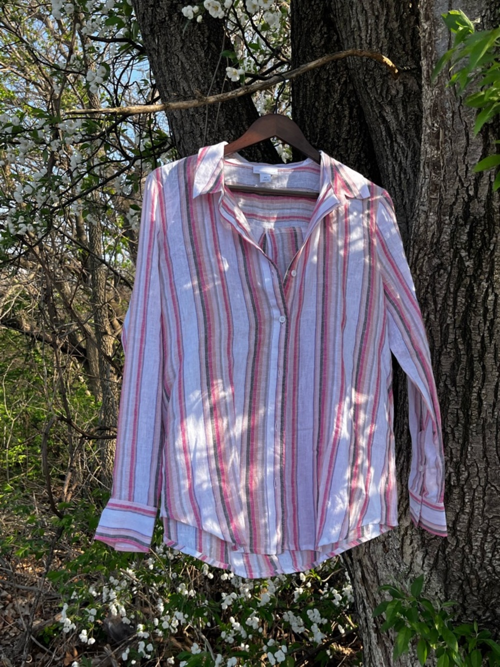 🌸 NWT Liz Claiborne Striped Button-Up Shirt – Size Medium – Lightweight Blouse